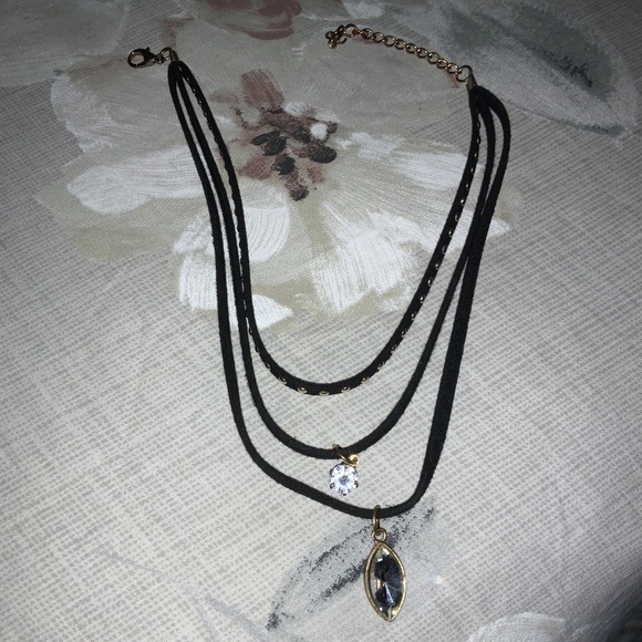 NEW! Three-Layered Stud Pendant Choker - Picture 4 of 10